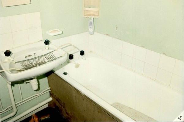 Handout photo taken in 1995 and issued by the Crown Prosecution Service (CPS) of the bathroom at the home of Rikki Neave at 209 Redmile Walk, Peterbrough, which has been shown to his mother Ruth Neave during the Old Bailey trial of James Watson. Issue date: Thursday January 27, 2022.