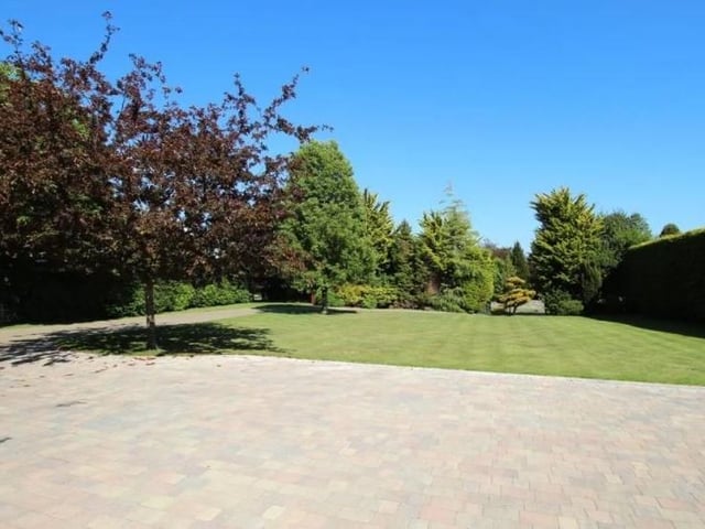 Spacious family home in Friston on the market for £1,800,000 SUS-221002-163913001