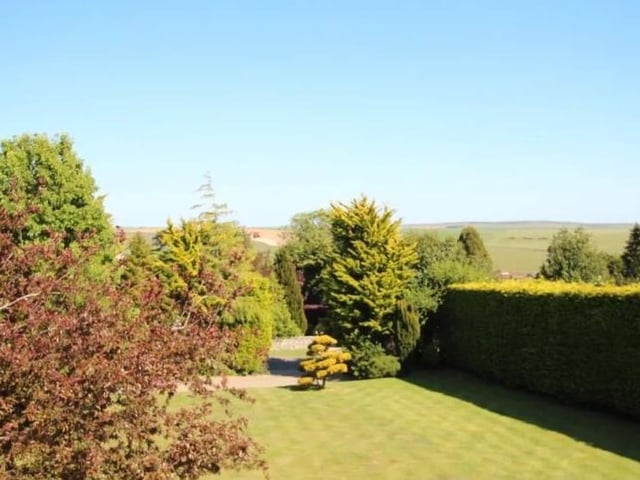 Spacious family home in Friston on the market for £1,800,000 SUS-221002-163923001