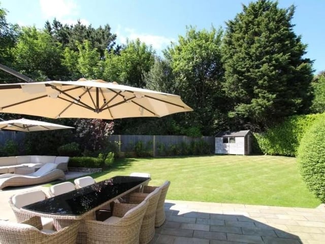 Spacious family home in Friston on the market for £1,800,000 SUS-221002-163953001