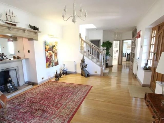 Spacious family home in Friston on the market for £1,800,000 SUS-221002-164003001