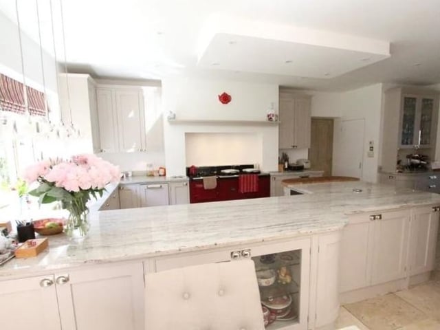 Spacious family home in Friston on the market for £1,800,000 SUS-221002-163842001