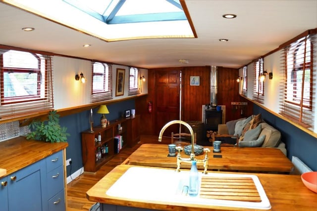 Dame Savanne is a 65ft long x 12ft wide Dutch barge built by Cornwood Industries in 2012. She was two bedrooms and one bathroom. Dame Savanne does not have an engine fitted but has 4 berths. She's ready to live on board and has a spacious, light open plan living room and fully equipped kitchen. Nice. Call 020 8012 0559