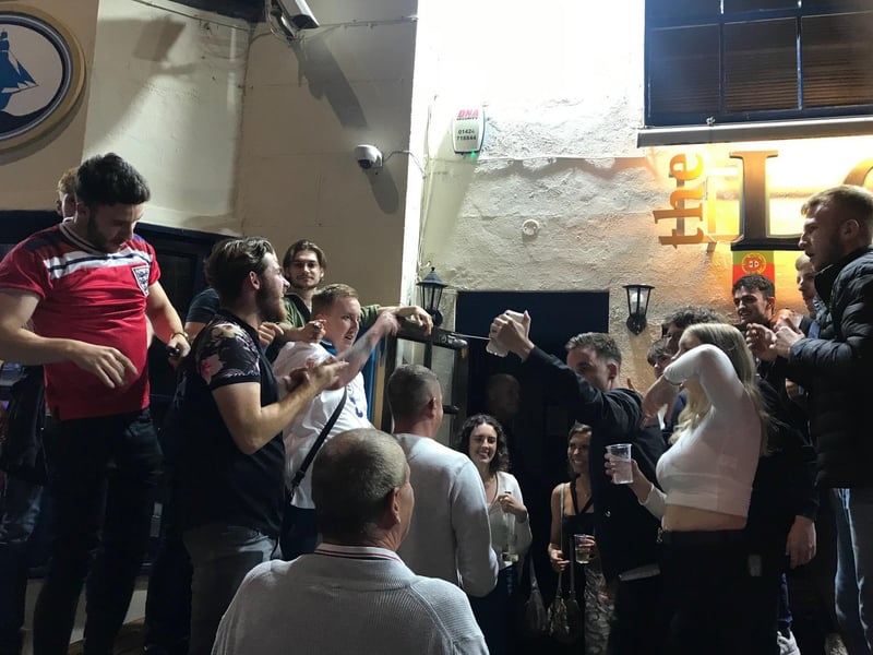 England celebrations 25 SUS-210407-102254001