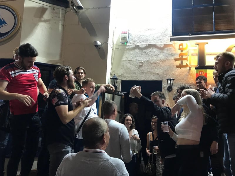 England celebrations 25 SUS-210407-102254001