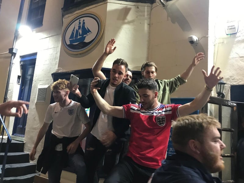 England celebrations 18 SUS-210407-102139001