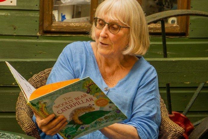 Sara Bowers from The Steyning Bookshop reading to the children. Pictures: Maggie Clews LRPS 2021