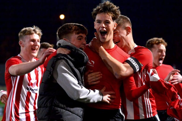 Derry City’ players celebrate Michael Harris’ winning penalty in the shoot-out. Picture: George Sweeney.  DER2143GS - 079