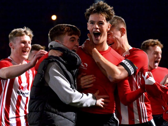 Derry City’ players celebrate Michael Harris’ winning penalty in the shoot-out. Picture: George Sweeney. DER2143GS - 079