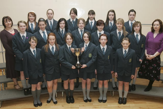 Thornhill College winners of the Irish Drama Feis Cup. Included are Mrs. Fiona Meade and Ms. Patricia Mullan, teachers. (2804C16)