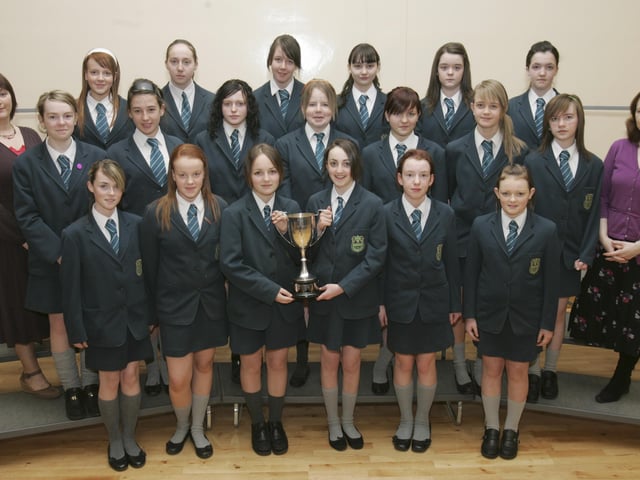 Thornhill College winners of the Irish Drama Feis Cup. Included are Mrs. Fiona Meade and Ms. Patricia Mullan, teachers. (2804C16)
