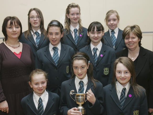 Thornhill College winners of the Dance Dra,a Cup at Feis Dhoire Cholmcille. Included are Mrs. Fiona Meade and Mrs. Geraldine McBride, teachers. (2804C13)
