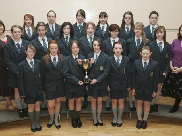 Thornhill College winners of the Irish Drama Feis Cup. Included are Mrs. Fiona Meade and Ms. Patricia Mullan, teachers. (2804C16)