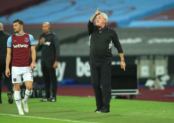 LONDON, ENGLAND - SEPTEMBER 12: Steve Bruce, Manager of Newcastle United gives his team instructions during the Premier League match between West Ham United and Newcastle United at London Stadium on September 12, 2020 in London, England. (Photo by Adam Davy - Pool/Getty Images)