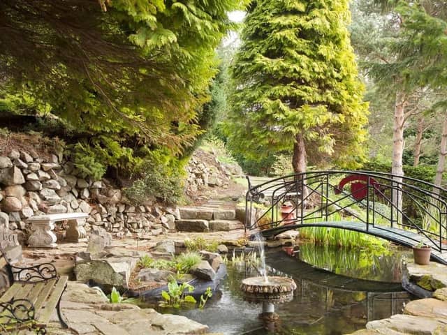 Dr Neil's Garden is one of Edinburgh's best kept secrets. Lying next to Duddingston Kirk the secluded garden has a small pond featuring arched bridge, fountain and seating, making it a peaceful spot and perfect for nature lovers.