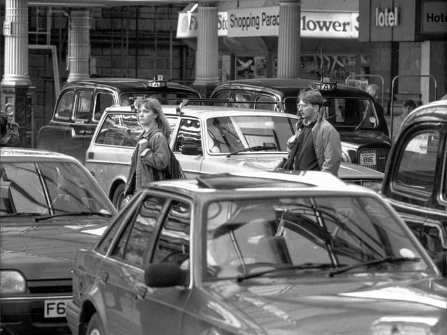 Waverley Station, concourse and taxi rank, 1990