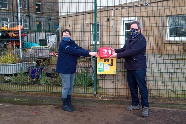 Victoria Crawley from The Beach House and Donald Scott with the defibrillator