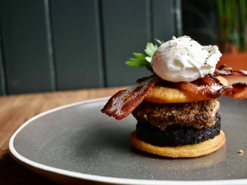 New Town Fox specialises in modern Scottish flavours presented pleasingly. From breakfast stacks and coffee, to wagyu beef burgers for lunch, to haggis ravioli in the evening - there's something for everyone. Its Google rating is 4.7 (123 reviews).