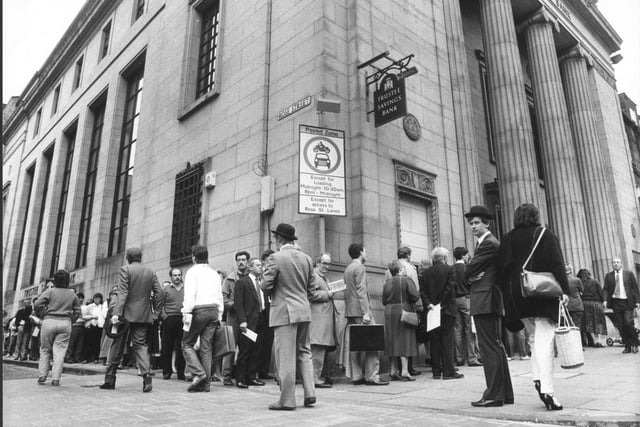 People queuing outside the TSB, on Rose Street, in 1986.