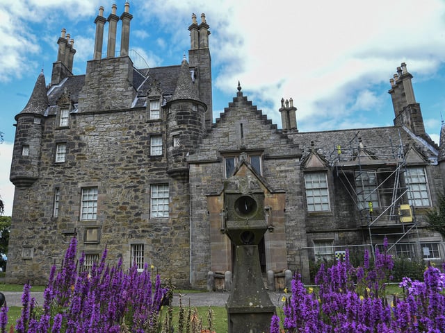 History records that the original Lauriston Castle was built in medieval times, but almost entirely destroyed in 1544 by the Early of Hertford's troops. The present-day tower house (left) dates from the 1590s and the site has been considerably extended and altered since.
