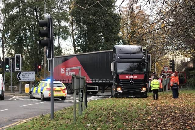 Drivers in Edinburgh are facing delays after a lorry became stuck at Cameron Toll