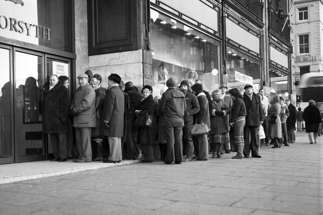Customers queue up for the Christmas and Boxing Day sales at RW Forsyth department store in Princes Street, December 1980.
