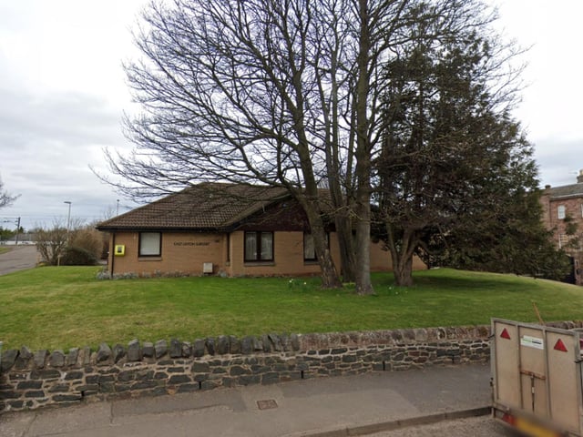 There are 966 patients per GP at East Linton Surgery. In total there are 2,897 patients and 3 GPs.