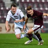 Former Hearts midfielder Harry Cochrane has signed for Queen of the South.