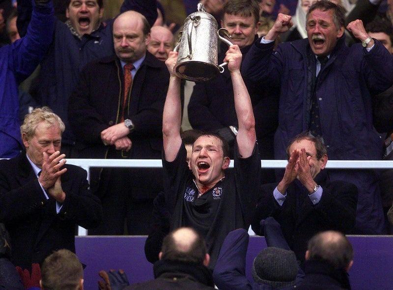 Scotland captain Andy Nicol holds up the Calcutta Cup after Scotland defeated England 19-13 at Murrayfield, 2 April 2000.
