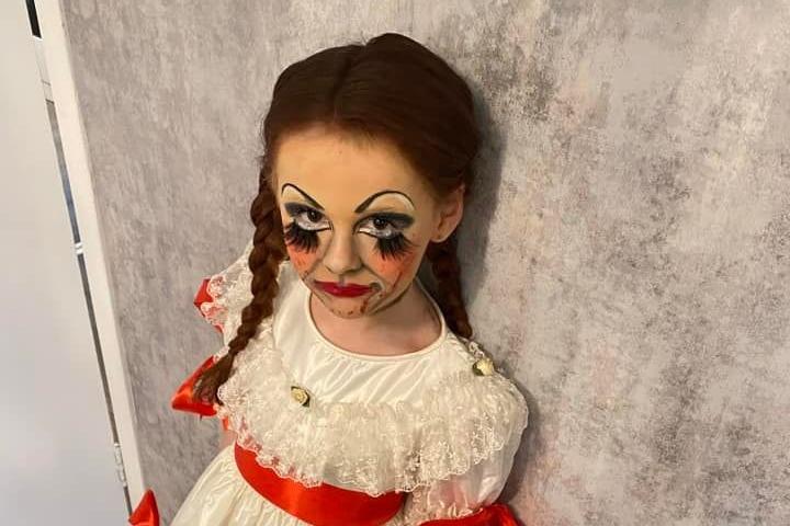 Les Ley shared this very spooky Annabelle costume.