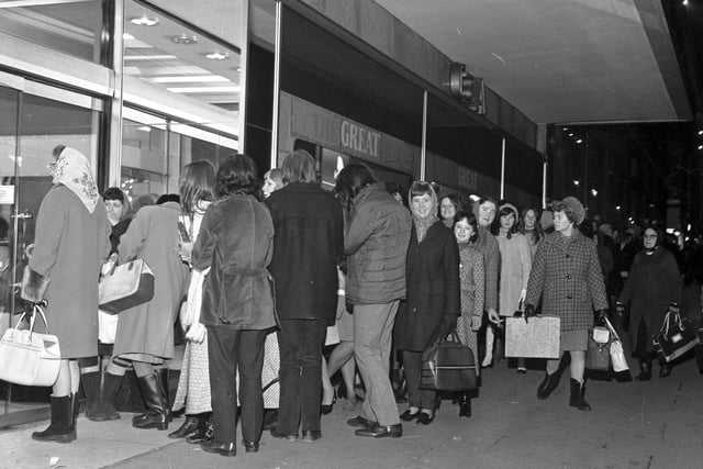 Shoppers queue for bargains outside C&A in Princes Street at the sales in 1970.