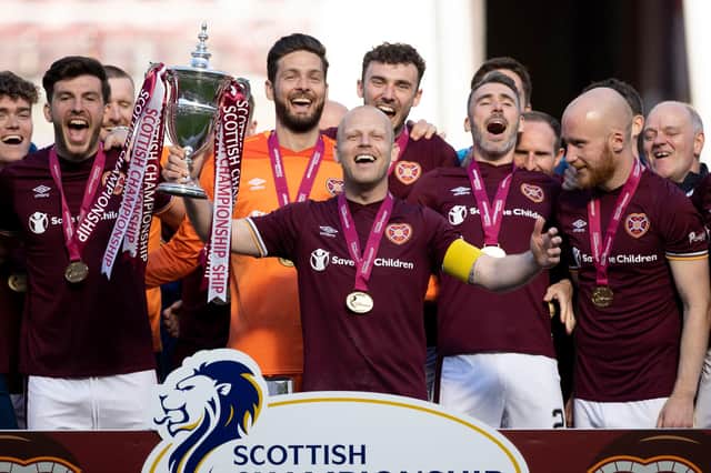 Steven Naismith lifts the Scottish Championship trophy (Picture: SNS)