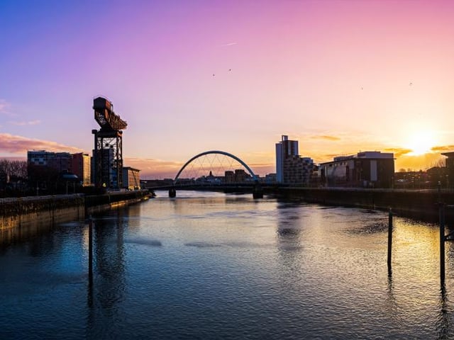 With an average house price of £136,516, Glasgow is an affordable option for those looking to buy a new home or looking to free themselves of hefty mortgage repayments. Since the average income here is £34,008, you’ll likely have plenty of left over savings to enjoy the city.