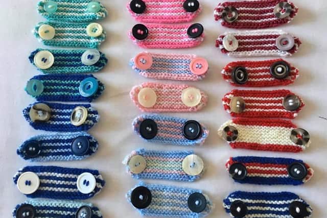 Linda Cochrane knits the extenders in stripey patterns.