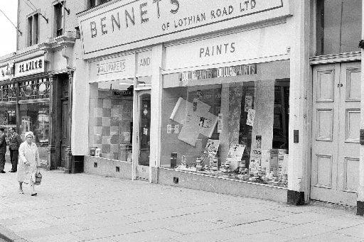 Bennets was a wallpaper and paint shop that could be found on Lothian Road. 27 July 1965