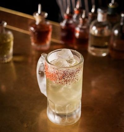 The Ranch Water pays homage to a popular US drink originating from West Texas; mineral and fresh with a gentle agave hum, it’s a carbonated mix of tequila, mezcal, pineapple soda, hopped kombucha, jalapeño salt and agave syrup.