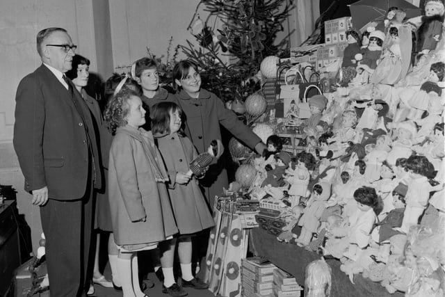 In December 1965, the annual children's Christmas party at the Grassmarket Mission was held.