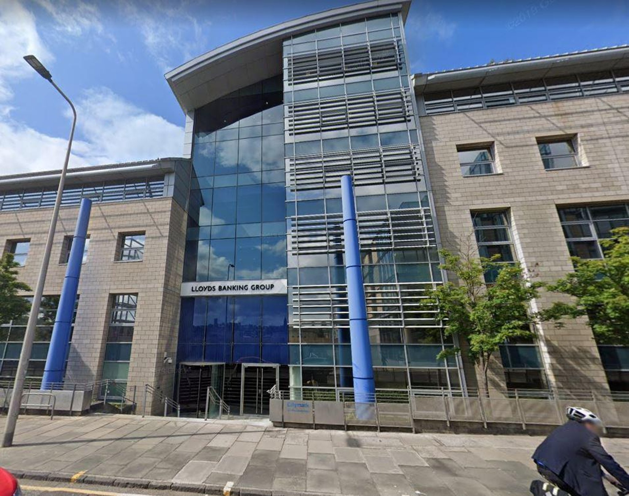 Edinburgh Lloyds Bank office shuts as staff member tests ...