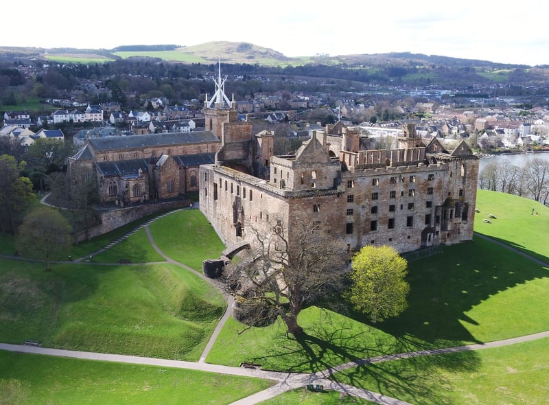 The entrance and corridors of this magnificent ruined palace in Linlithgow were used as Wentworth Prison where Jamie was imprisoned in season 1.