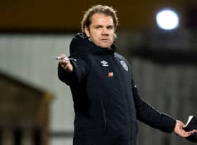 Hearts manager Robbie Neilson says the Championship should continue.