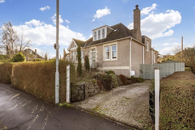 18 Orchard Road South is a traditional detached house in sought-after Ravelston.