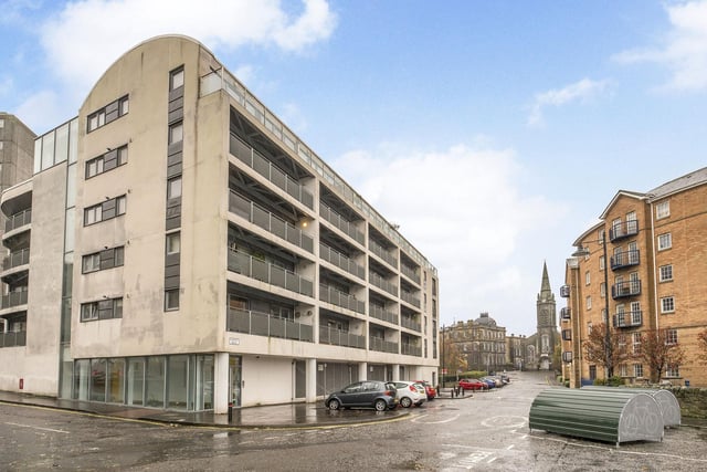 Nestled beside the Water of Leith and Mill Lane Park, this two-bedroom third-floor apartment is a set within a modern, factored development. It provides buyers with an attractive blank canvas of décor, as well as quality fixtures and fittings, including a modern kitchen and bathroom.
