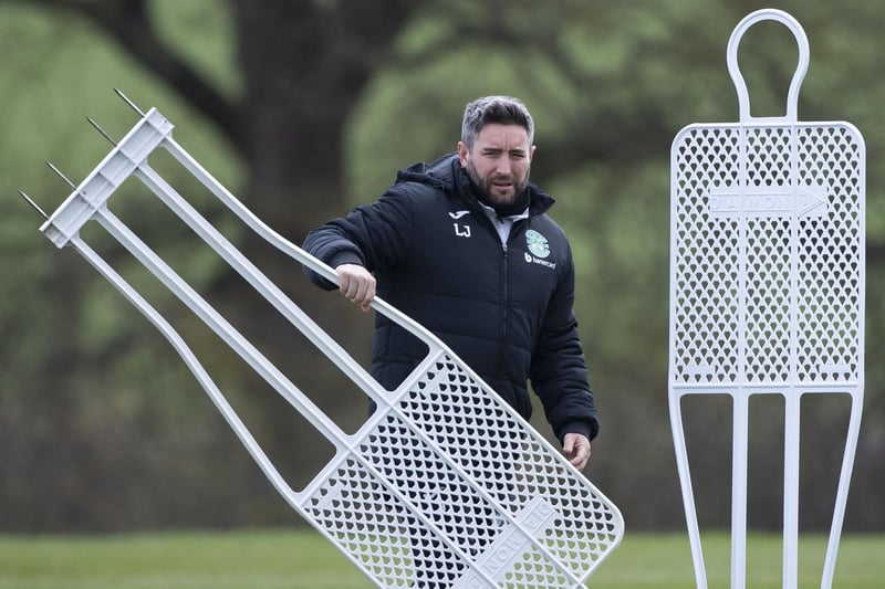 Lee Johnson prepares the the next drill