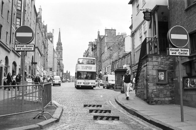 A view of the High Street in Edinburgh in August 1990, showing one of the 'pinch points' in a pedestrianised section of the Royal Mile.