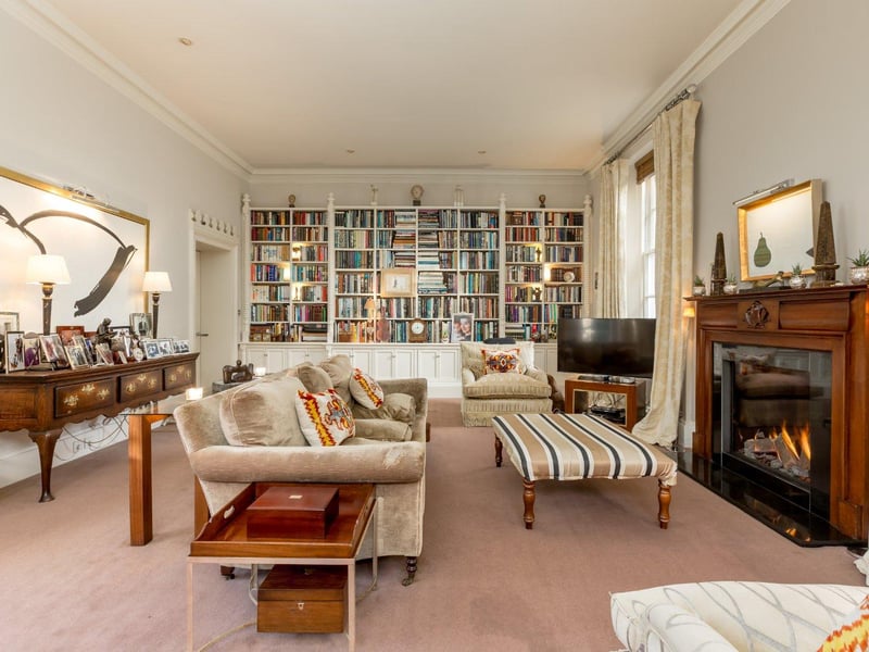 Sitting room.