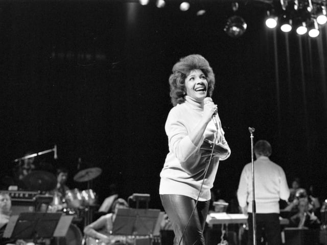 Singer Shirley Bassey in rehearsal at the Playhouse theatre in Edinburgh, November 1980.
