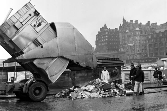 Smouldering rubbish was tipped onto Waveley Bridge by an Edinburgh Corporation dustcart before firemen could deal with it in April 1970.