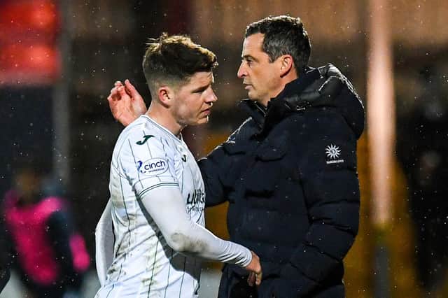 Jack Ross with Kevin Nisbet after the striker was subbed off in the 1-0 defeat by Ross County