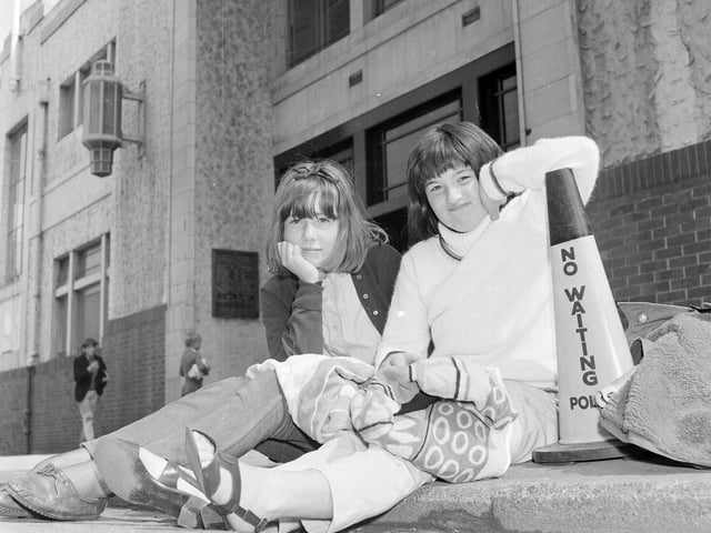 A discolouration problem in 1965 meant that Susan Mcmillan and Lesley Carnie who were turned away from Portobello Outdoor Swimming Pool.