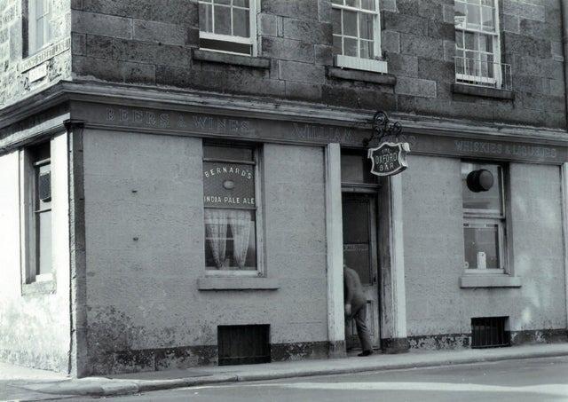 Made famous by the Rebus series of novels by Ian Rankin, the Oxford Bar is housed within an original Georgian dwelling. It has served as a public house for many generations.